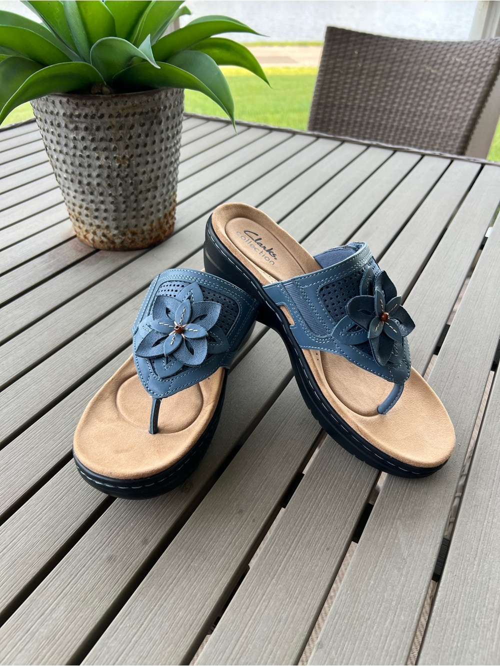 Clarks Merliah 2 Kyla Denim Blue Floral leather Thong Sandals 7.5 M